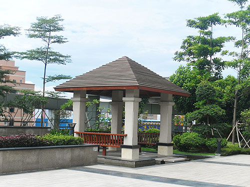 广州新塘广场——空中花园中休闲的四角亭